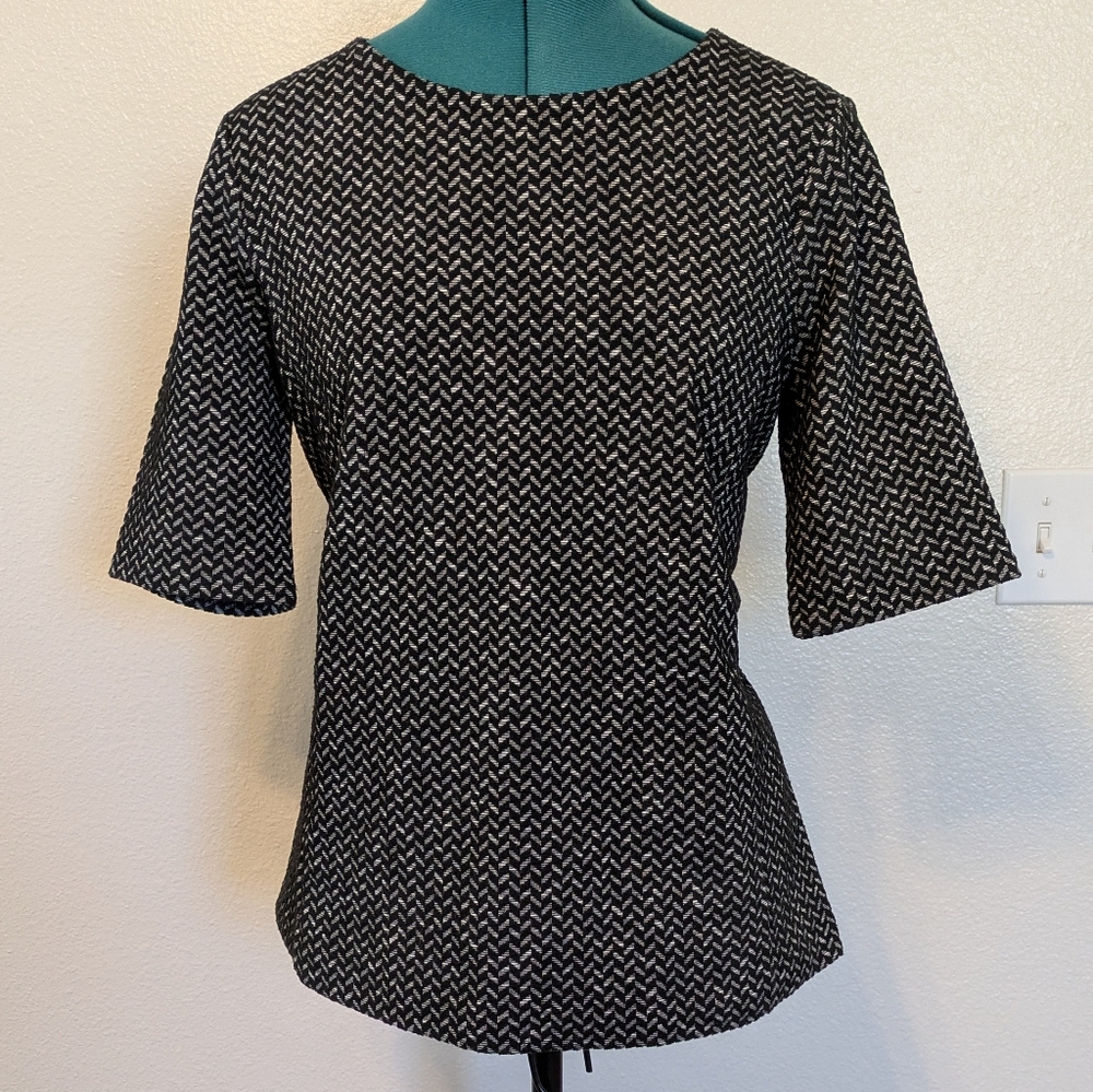 Ann Taylor Black and White Fitted Blouse with Crew Neck and 3/4 Sleeves